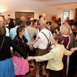 2012-09-22 05 Hochzeit Sarah+Thomas 05 Auftanz